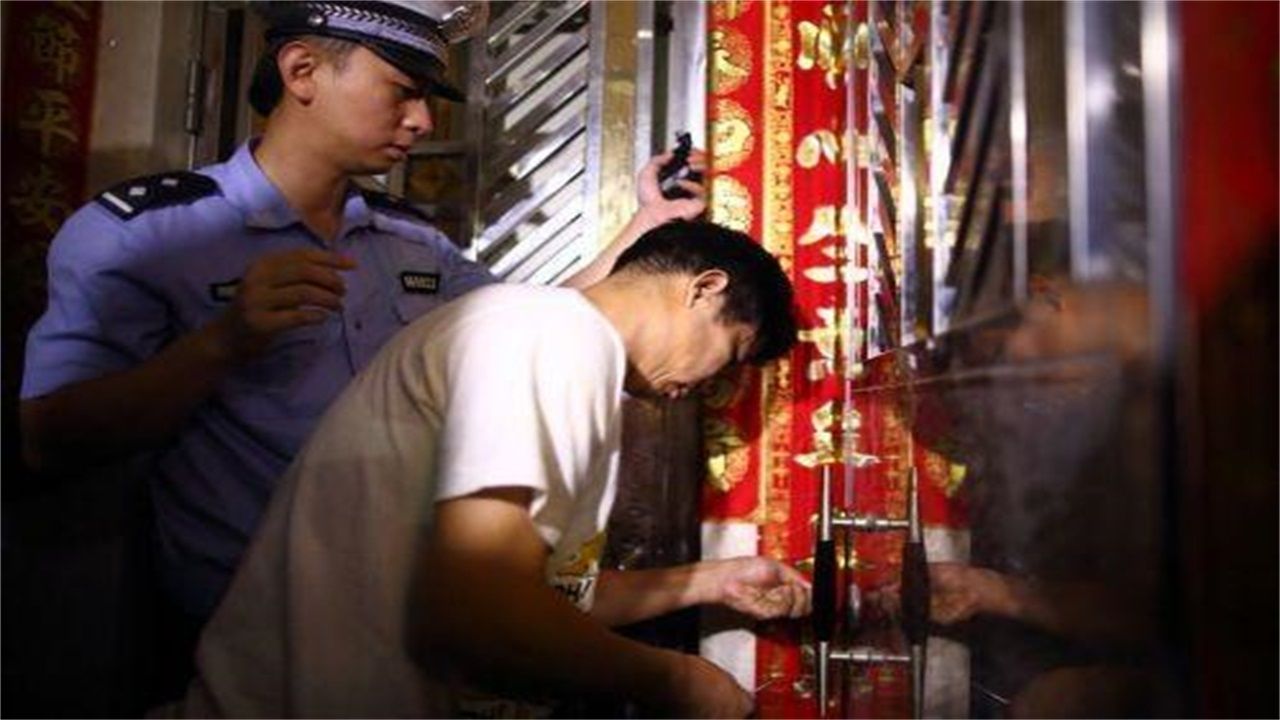 万宁请开锁师傅开了锁后，师傅